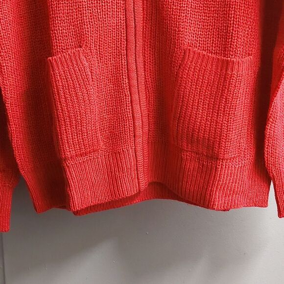 CW Classics Sweater sz L - Picture 2 of 8